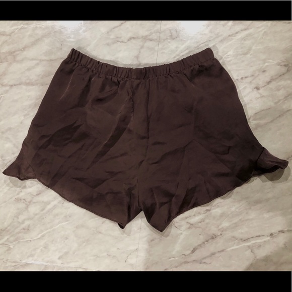 MAHINA SILKY SHORTS ✨ - Picture 2 of 3